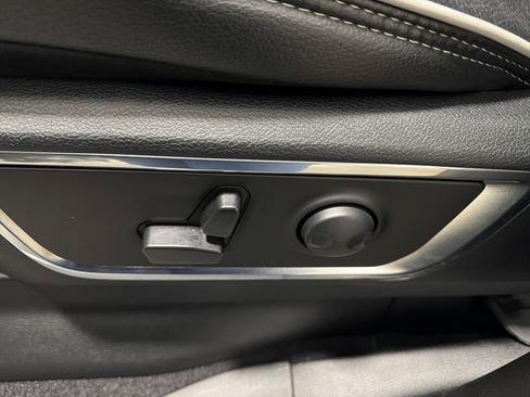 Used 2025 RAM 1500 Laramie w/ Night Edition image 16