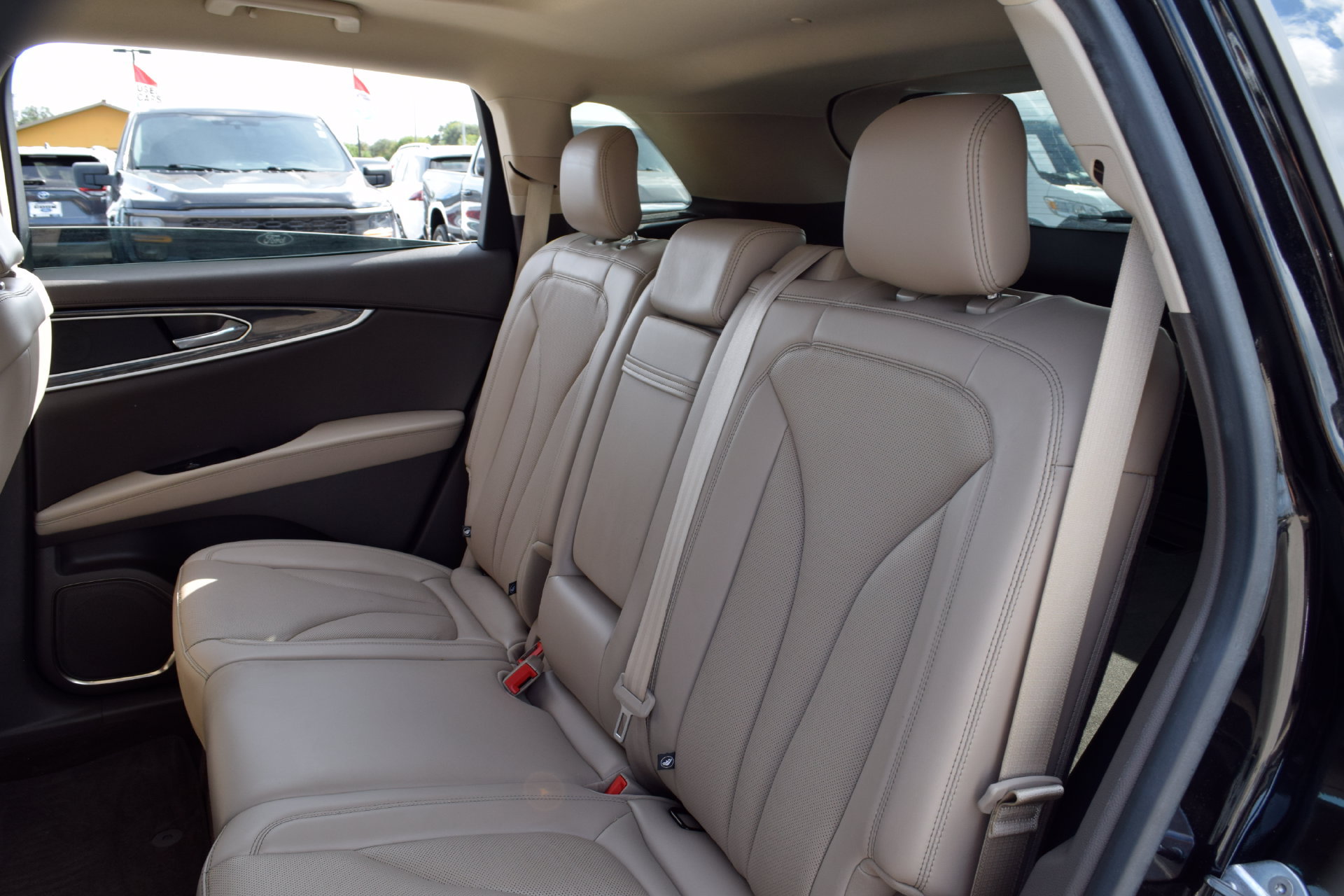 Used 2023 Lincoln Nautilus Reserve w/ Monochromatic Package AWD/4WD image 17