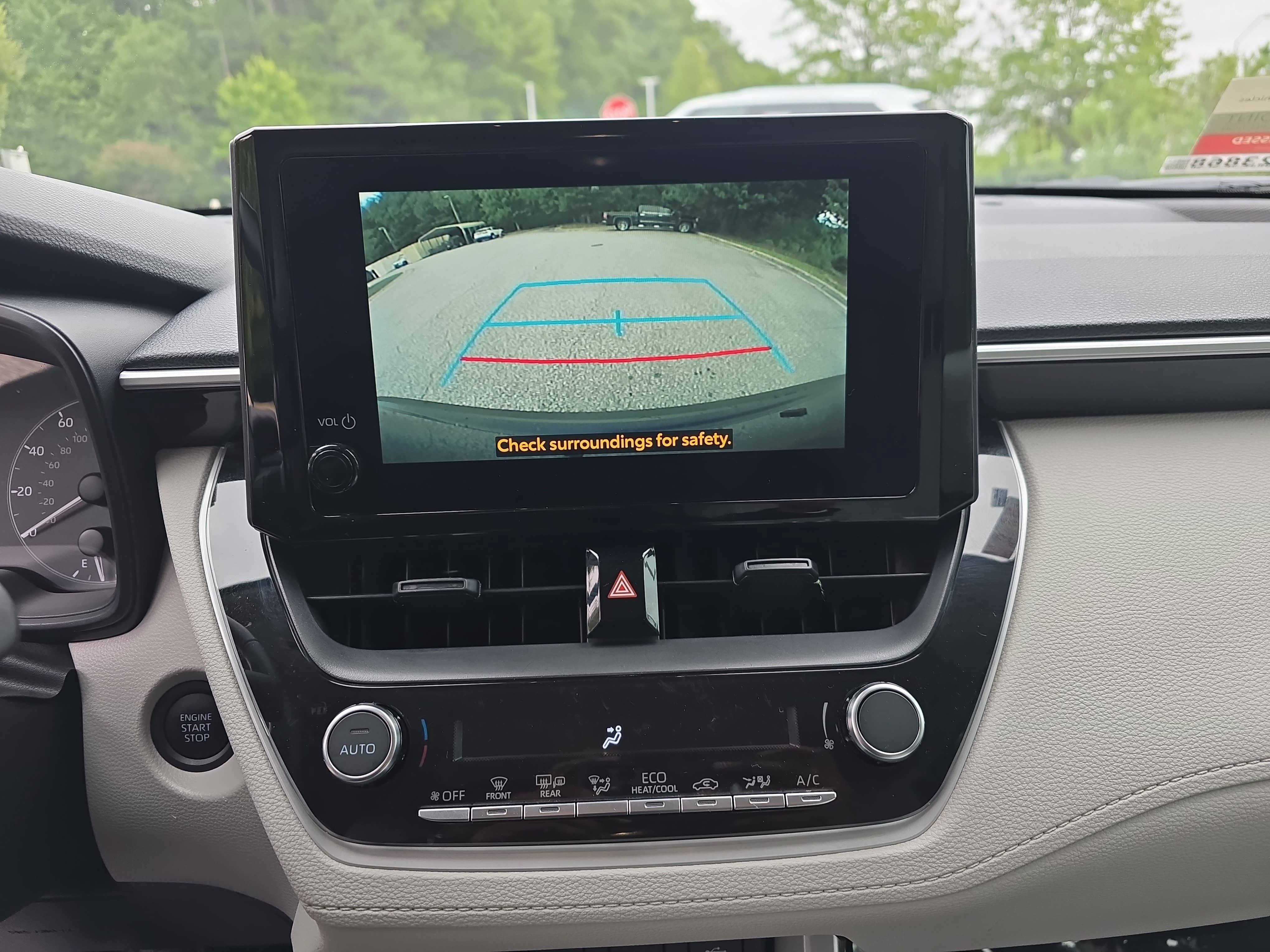 Used 2025 Toyota Corolla Cross LE FWD image 21