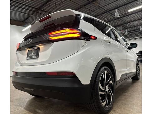 Used 2023 Chevrolet Bolt LT w/ Infotainment Package FWD image 13