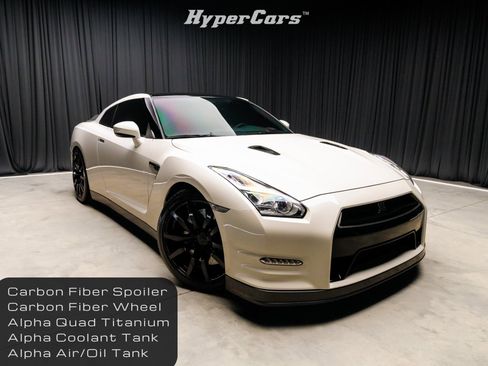 Used 2015 Nissan GT-R Premium image 1