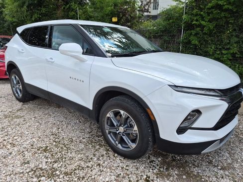Used 2025 Chevrolet Blazer LT FWD image 4