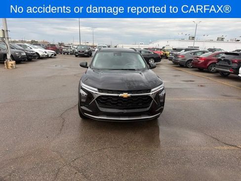 Used 2025 Chevrolet Trax LT FWD image 6