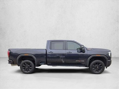 Used 2025 GMC Sierra 2500 AT4 w/ AT4 Premium Plus Package AWD/4WD image 4