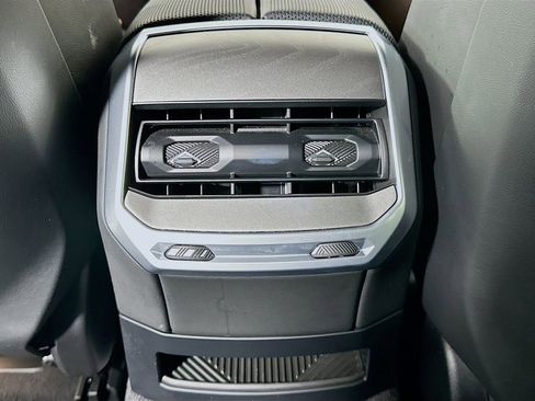 Certified 2023 BMW 740i w/ Executive Package image 25