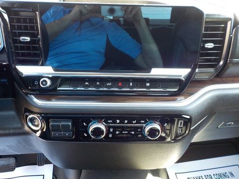 Used 2025 GMC Sierra 1500 SLT image 17