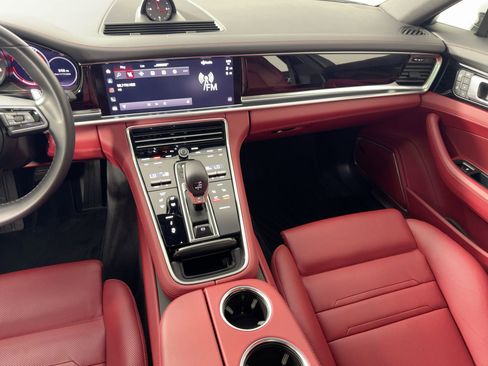 Certified 2022 Porsche Panamera image 28