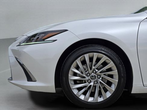 Used 2019 Lexus ES 300h w/ Accessory Package 2 FWD image 41