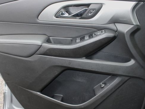 Used 2023 Chevrolet Traverse LT image 14