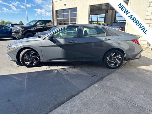 Used 2025 Hyundai Elantra Sport FWD image 4