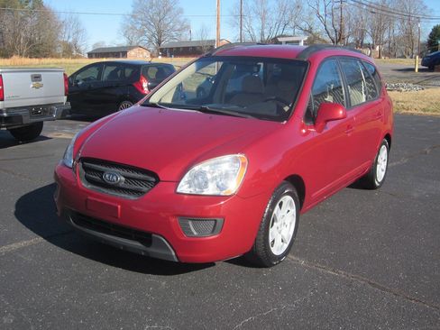 Used 2008 Kia Rondo LX w/ Convenience Pkg image 2