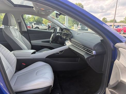 Used 2025 Hyundai Elantra Limited FWD image 29