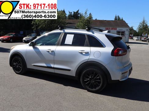 Used 2017 Kia Niro EX FWD image 5