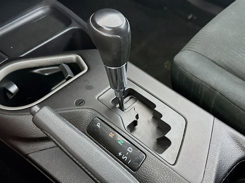 Used 2018 Toyota RAV4 LE FWD image 24