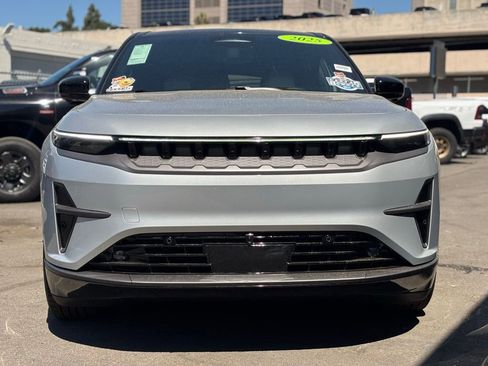 Used 2025 Jeep Wagoneer S Limited image 6