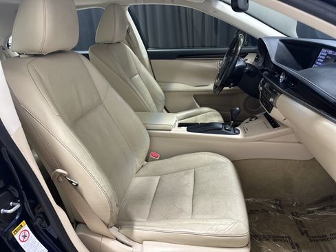 Used 2014 Lexus ES 350 w/ Luxury Package FWD image 33