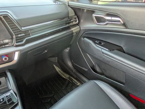 Used 2023 Kia Sportage EX image 16