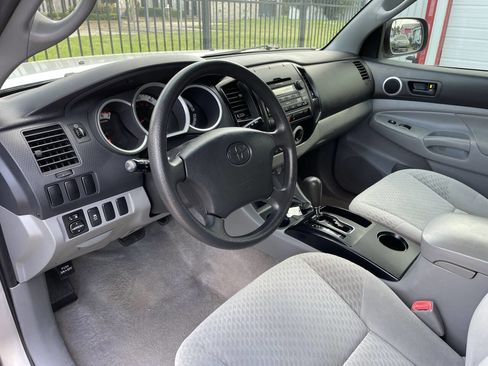 Used 2011 Toyota Tacoma PreRunner image 10