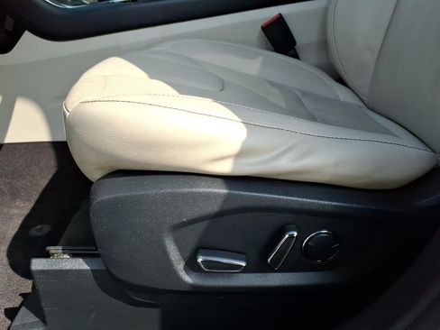 Used 2016 Ford Edge Titanium FWD image 16