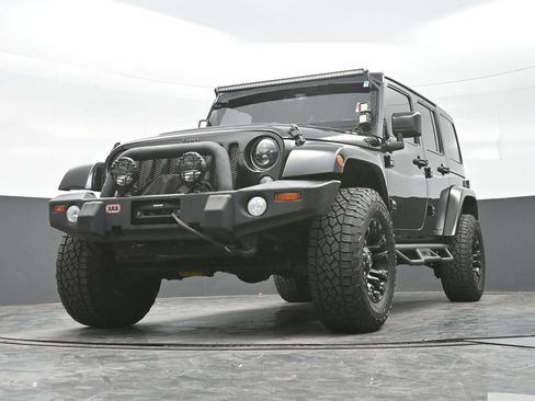 Used 2015 Jeep Wrangler Unlimited Sahara image 22
