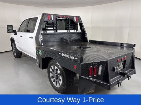 Used 2024 Chevrolet Silverado 2500 Custom w/ Custom Value Package AWD/4WD image 8