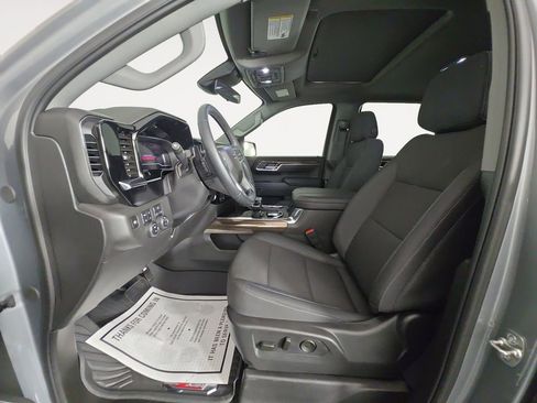 Used 2025 Chevrolet Silverado 1500 LT Trail Boss w/ Convenience Package II AWD/4WD image 9