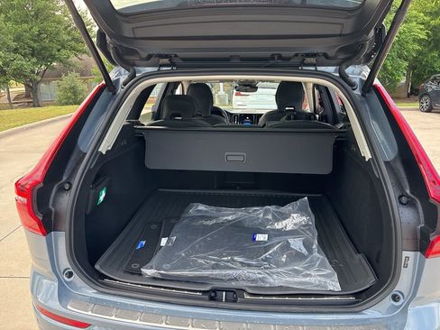 Used 2023 Volvo XC60 B5 Plus w/ Climate Package image 10