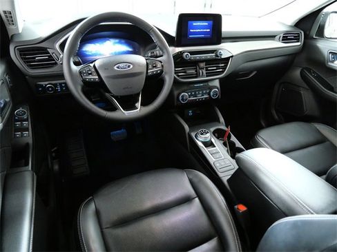 Certified 2022 Ford Escape Titanium w/ Class II Trailer Tow Package image 4