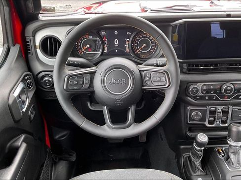 Used 2024 Jeep Gladiator Sport AWD/4WD image 5