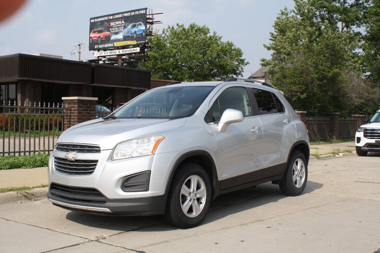 Used 2015 Chevrolet Trax LT w/ LT Sun and Sound Package AWD/4WD image 2