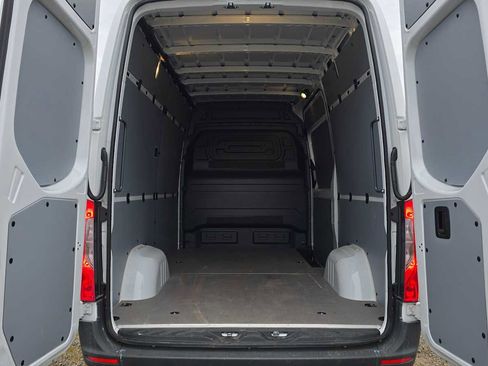 Used 2025 Mercedes-Benz Sprinter 2500 image 20