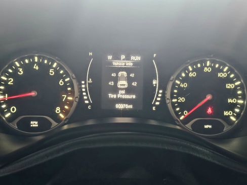 Used 2016 Jeep Renegade Latitude w/ Popular Equipment Group image 23