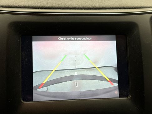 Used 2019 Jeep Cherokee Latitude Plus w/ Comfort/Convenience Group AWD/4WD image 11