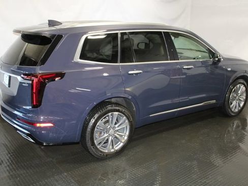 Used 2024 Cadillac XT6 Premium Luxury AWD/4WD image 5