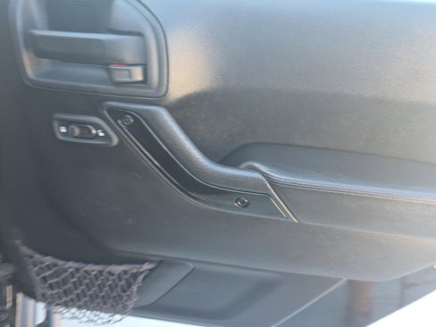 Used 2015 Jeep Wrangler Unlimited Sahara image 21