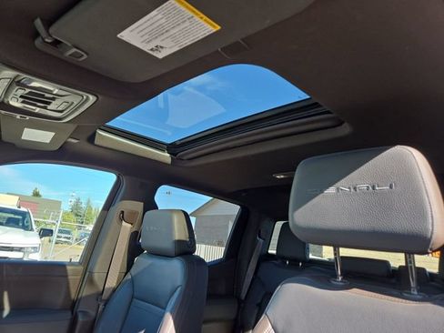 Used 2021 GMC Sierra 1500 Denali w/ Denali Ultimate Package AWD/4WD image 30