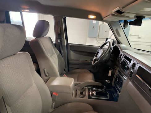 Used 2007 Jeep Commander Sport w/ Skid Plate Group AWD/4WD image 17