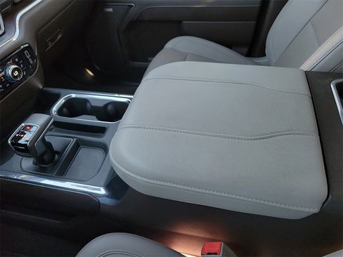 Used 2024 GMC Sierra 1500 SLT image 25