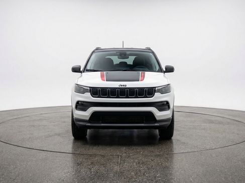 Used 2025 Jeep Compass Trailhawk AWD/4WD image 2