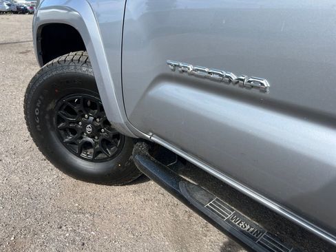 Used 2019 Toyota Tacoma SR5 AWD/4WD image 32
