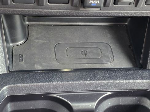 Used 2019 Toyota Tacoma TRD Sport w/ Technology Package image 19