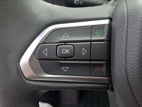 Used 2023 Jeep Compass Latitude AWD/4WD image 19