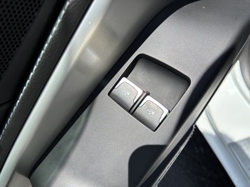 Used 2019 Chevrolet Corvette Stingray Coupe w/ 1LT RWD image 19