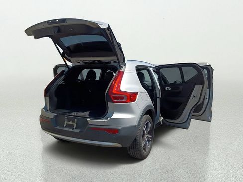 Used 2023 Volvo XC40 B5 Core AWD/4WD image 15