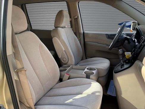 Used 2008 Kia Sedona LX image 28