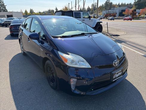 Used 2014 Toyota Prius Two image 9