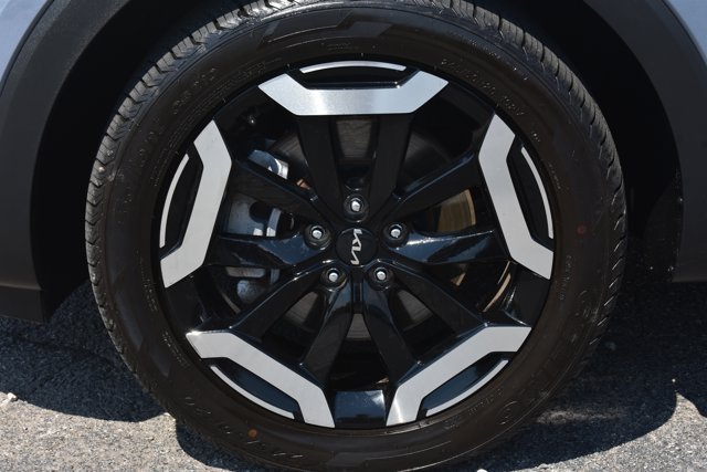 Used 2025 Kia Telluride S FWD image 9