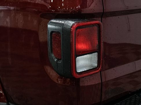 Used 2021 Jeep Gladiator Sport AWD/4WD image 13