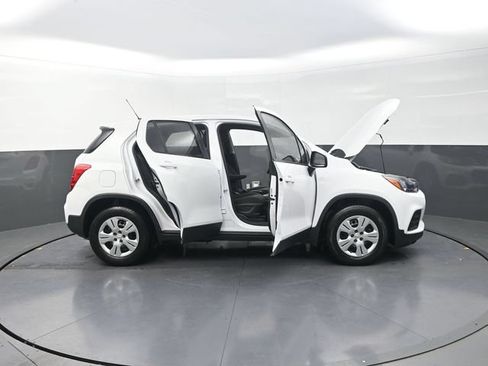 Used 2018 Chevrolet Trax LS FWD image 46