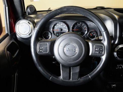 Used 2013 Jeep Wrangler Unlimited Sahara w/ Max Tow Pkg AWD/4WD image 17